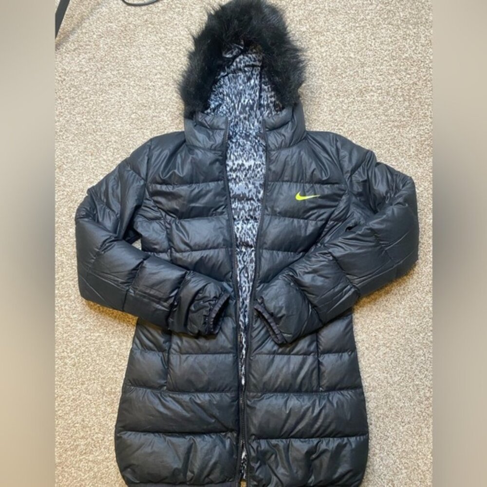 Reversible Nike women’s jacket with fur hood